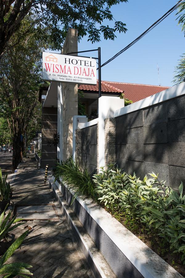 Hotel Wisma Djaja Syariah Bojonegoro Esterno foto