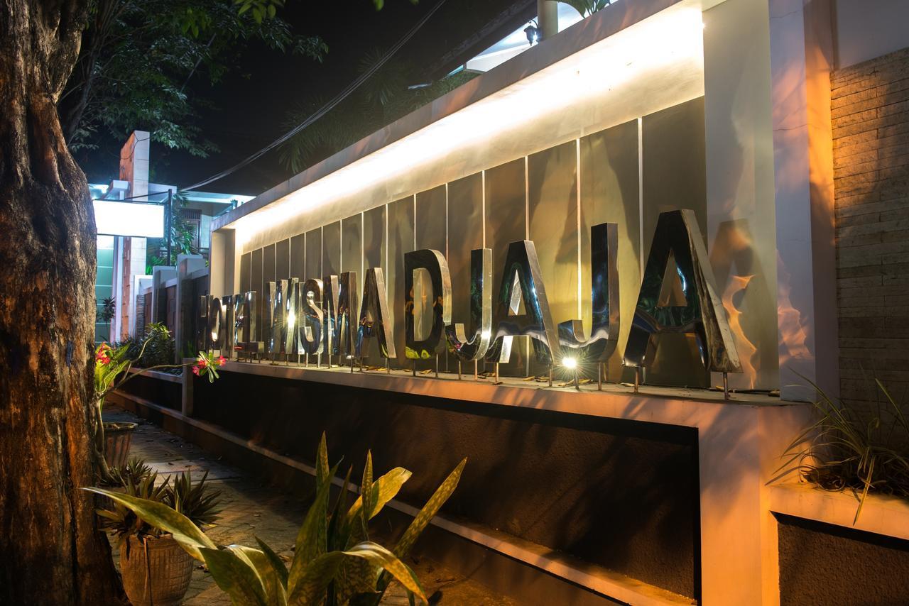 Hotel Wisma Djaja Syariah Bojonegoro Esterno foto