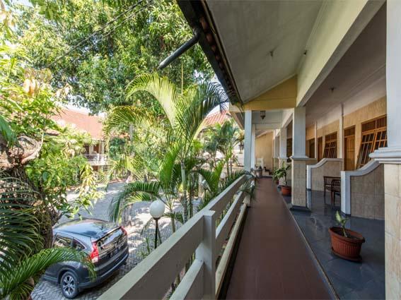 Hotel Wisma Djaja Syariah Bojonegoro Esterno foto