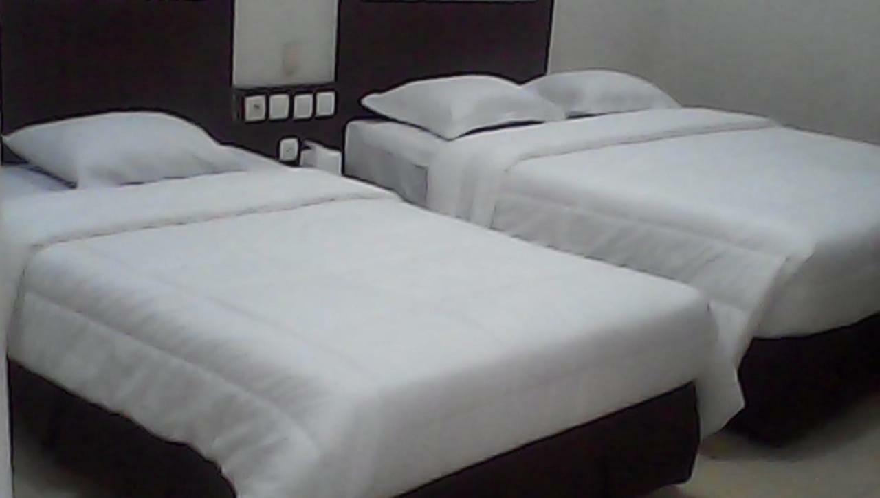 Hotel Wisma Djaja Syariah Bojonegoro Esterno foto